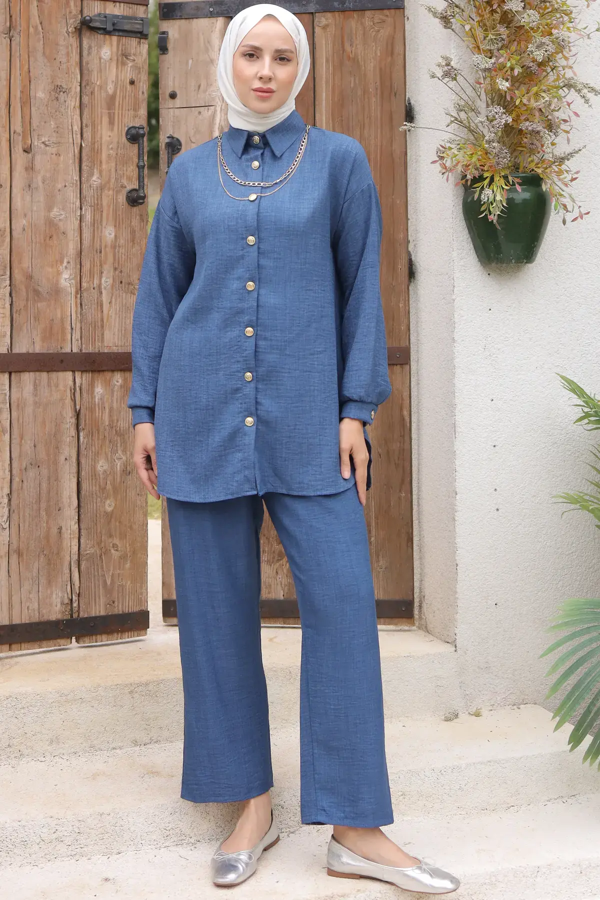 Double Suit With Button Detail And Accessories