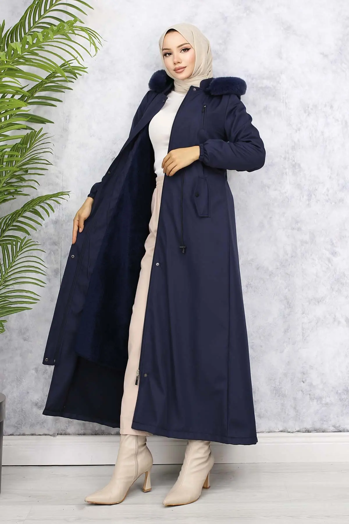 Long Bondite Coat With Plush Inside And Fur Collar